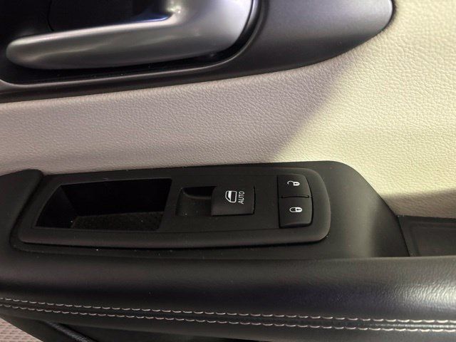 Used 2024 Chrysler Pacifica Limited FWD image 23