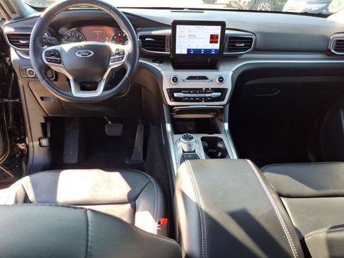 Used 2023 Ford Explorer XLT w/ Equipment Group 202A AWD/4WD image 13