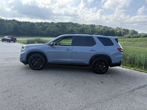 Used 2025 Honda Pilot Black Edition image 2