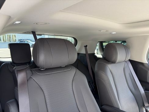 Used 2026 Kia Carnival SX Prestige FWD image 10