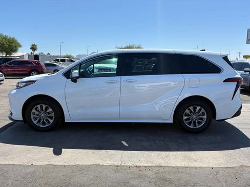 Used 2022 Toyota Sienna LE FWD image 3