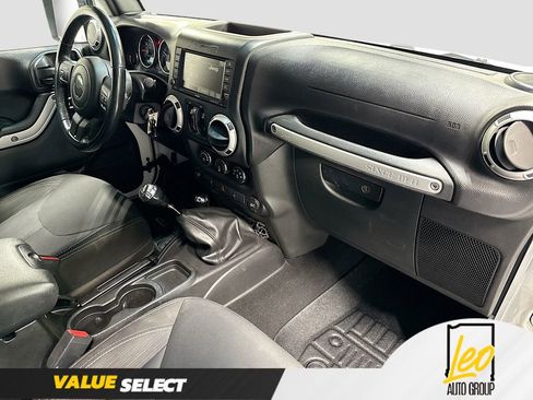 Used 2015 Jeep Wrangler Unlimited Sahara AWD/4WD image 28