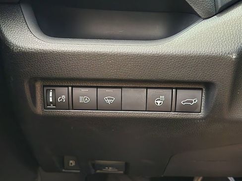 Used 2021 Toyota RAV4 SE w/ Weather & Moonroof Package AWD/4WD image 21