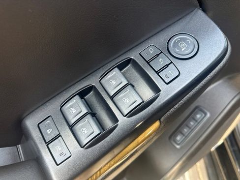 Used 2017 GMC Yukon Denali AWD/4WD image 14