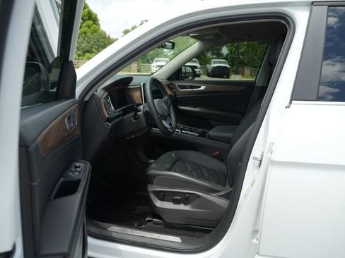 Used 2024 Volkswagen Atlas SE AWD/4WD image 12