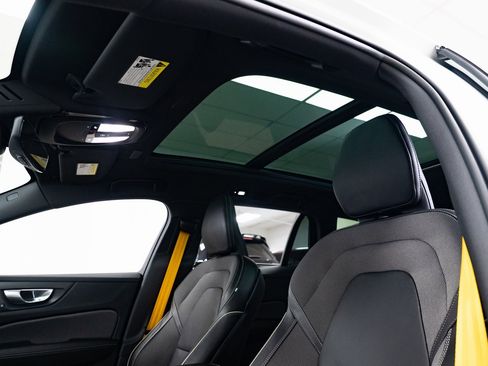 Used 2024 Volvo V60 T8 Polestar image 18