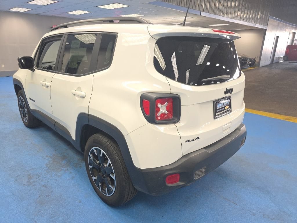 Used 2023 Jeep Renegade Latitude AWD/4WD image 9
