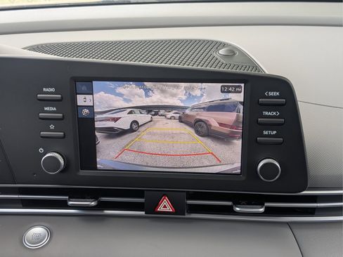 Used 2025 Hyundai Elantra Sport FWD image 10