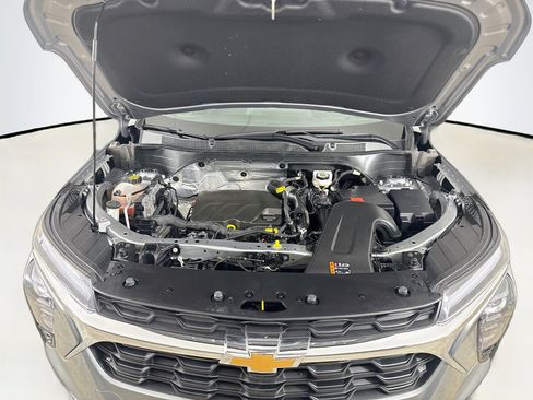 Used 2025 Chevrolet Trax LT w/ Driver Confidence Package FWD image 30