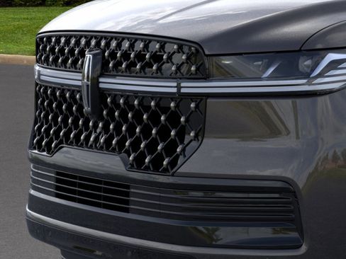 New 2026 Lincoln Navigator Black Label AWD/4WD image 17