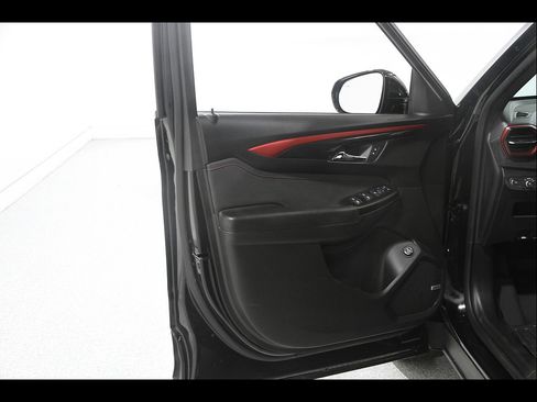 Used 2025 Chevrolet TrailBlazer RS w/ Convenience Package AWD/4WD image 4