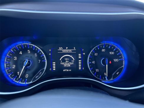 Used 2023 Chrysler Voyager LX image 27