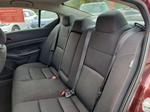 Used 2024 Nissan Altima 2.5 SV image 11