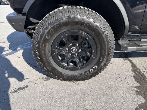 Used 2023 Ford Bronco Wildtrak image 11