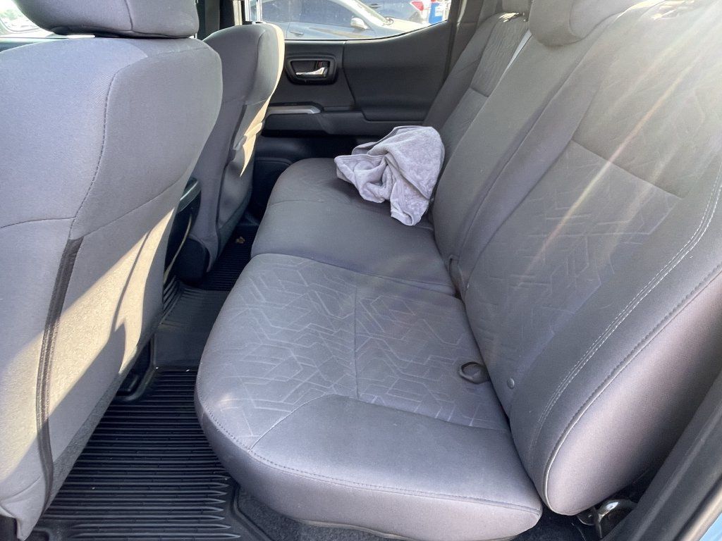 Used 2019 Toyota Tacoma TRD Sport w/ Technology Package AWD/4WD image 12