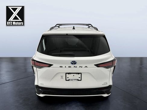 Used 2024 Toyota Sienna XSE image 6