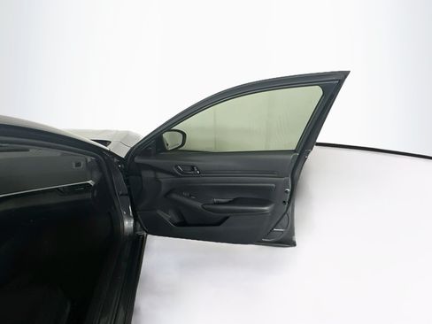 Used 2024 Nissan Altima 2.5 S FWD image 30