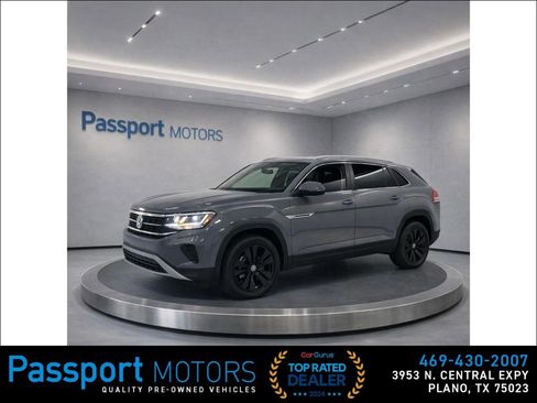 Used 2024 Volkswagen Atlas Cross Sport SE w/ Panoramic Sunroof Package FWD image 3