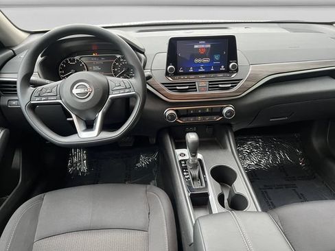 Used 2025 Nissan Altima 2.5 SV FWD image 12