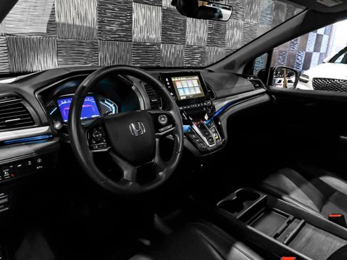 Used 2023 Honda Odyssey Touring image 3