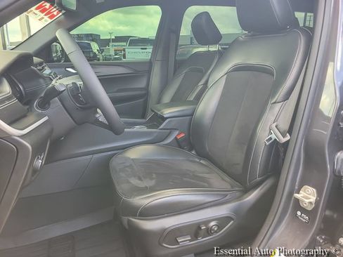 Used 2023 Jeep Grand Cherokee L Altitude AWD/4WD image 11
