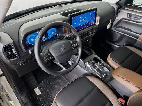 Used 2025 Ford Bronco Sport Outer Banks w/ Outer Banks Tech Package+ AWD/4WD image 2
