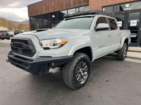 Used 2019 Toyota Tacoma TRD Sport image 8