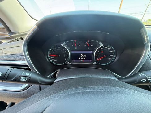 Used 2023 Chevrolet Equinox Premier image 17