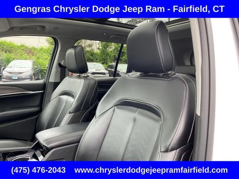Used 2023 Jeep Grand Cherokee Limited w/ Trailer Tow Prep Group (B) AWD/4WD image 8