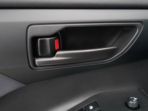 Used 2024 Toyota Highlander LE AWD/4WD image 10