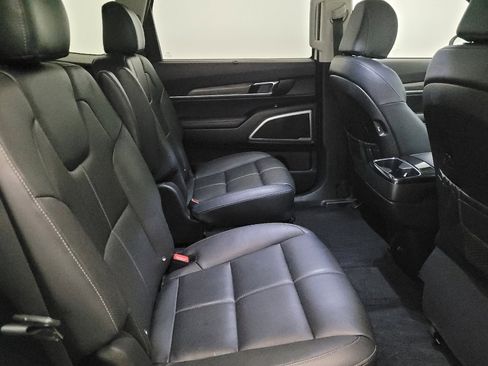 Used 2022 Kia Telluride EX w/ EX Premium Package image 19