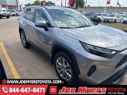 Used 2022 Toyota RAV4 XLE Premium image 1