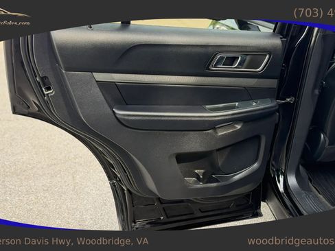 Used 2018 Ford Explorer XLT w/ Equipment Group 202A AWD/4WD image 11