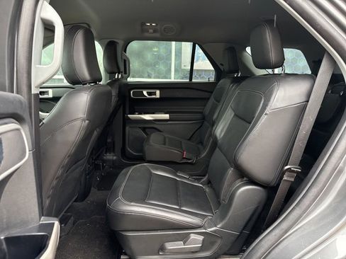 Used 2022 Ford Explorer XLT w/ Equipment Group 202A image 9