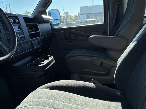 Used 2022 Chevrolet Express 2500 w/ Driver Convenience Package image 7