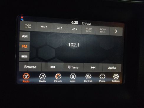 Used 2021 Jeep Cherokee Latitude Plus FWD image 25