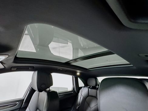 Used 2024 Porsche Macan image 6