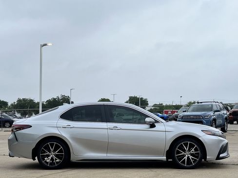 Used 2024 Toyota Camry SE FWD image 3