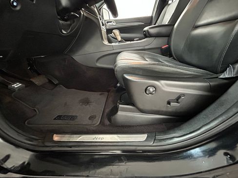 Used 2017 Jeep Grand Cherokee Limited image 31