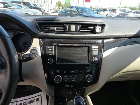 Used 2022 Nissan Rogue Sport SL w/ Premium Package image 18