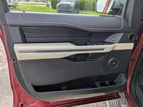 Used 2019 Ford Expedition Platinum RWD image 11