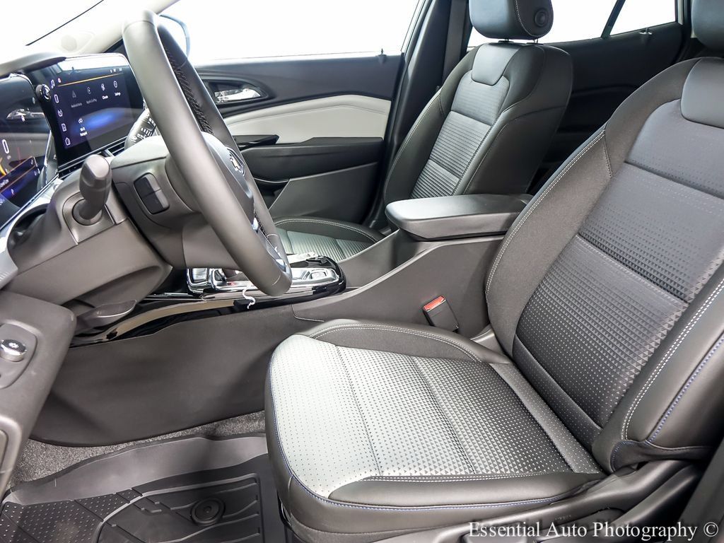 New 2026 Chevrolet Trax LT w/ LT Convenience Package FWD image 9