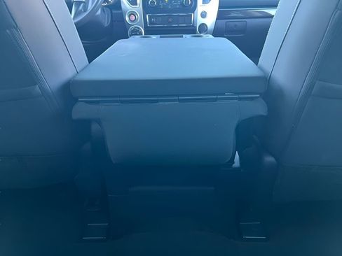 Used 2018 Nissan Titan Platinum Reserve AWD/4WD image 23