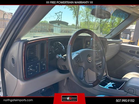 Used 2005 Cadillac Escalade AWD image 13