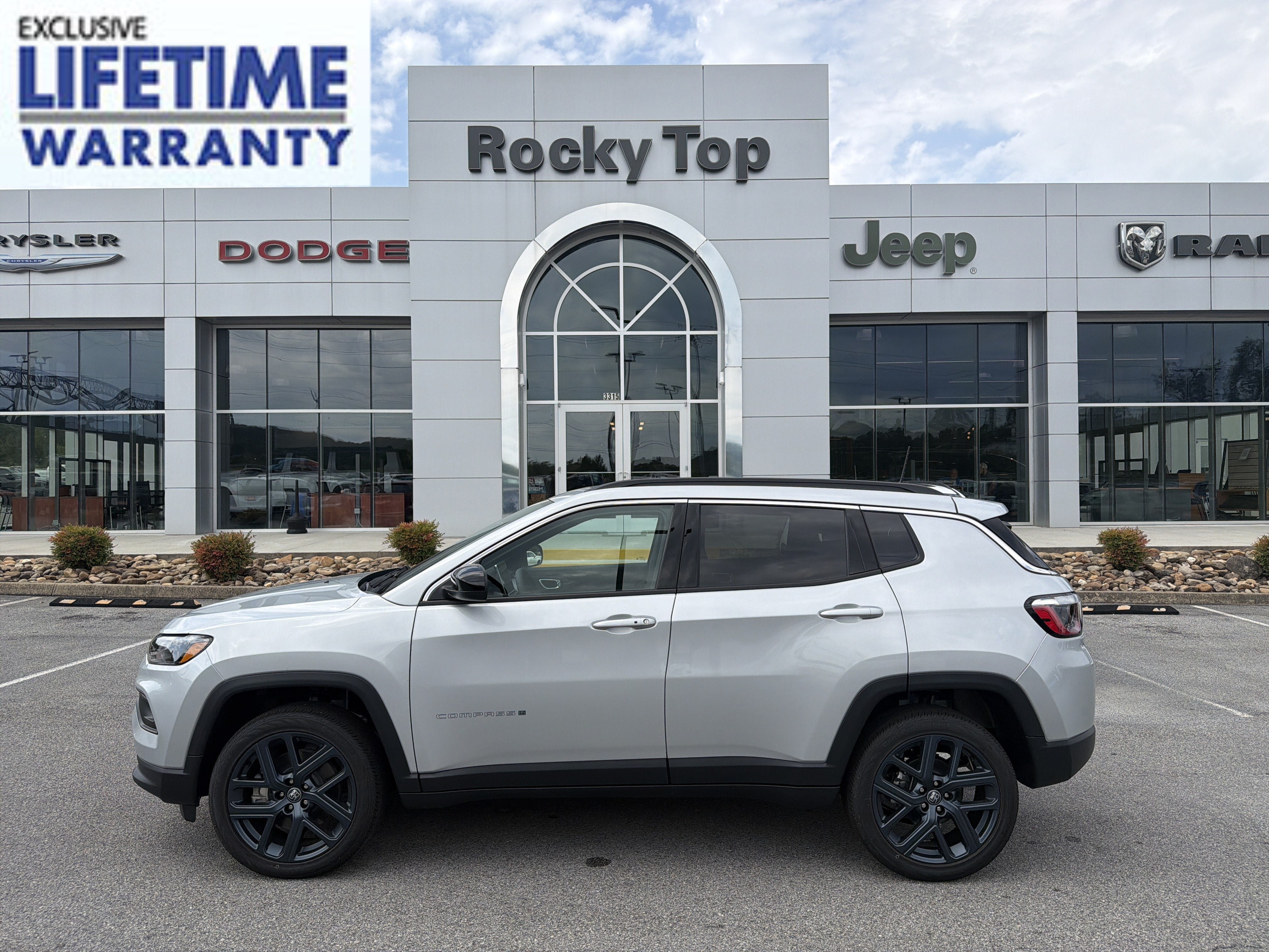 New 2026 Jeep Compass Latitude AWD/4WD image 1