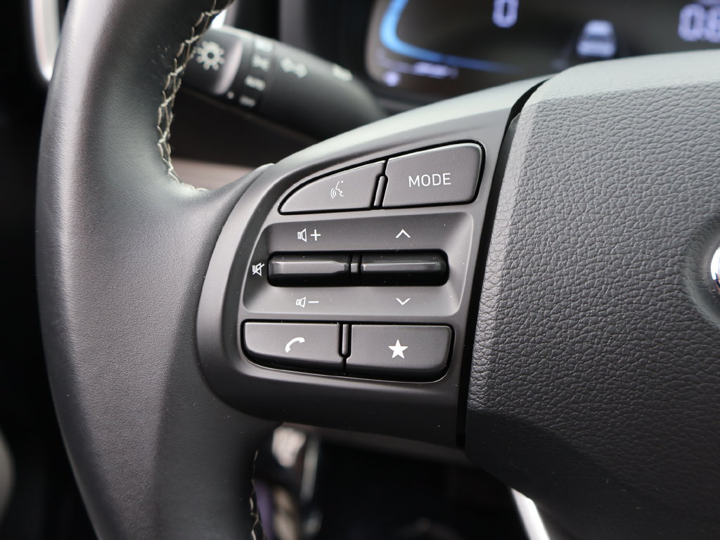 Used 2025 Hyundai Venue SEL FWD image 26