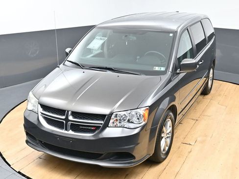 Used 2016 Dodge Grand Caravan SE FWD image 3