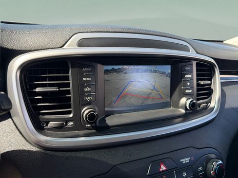 Used 2020 Kia Sorento LX AWD/4WD image 26