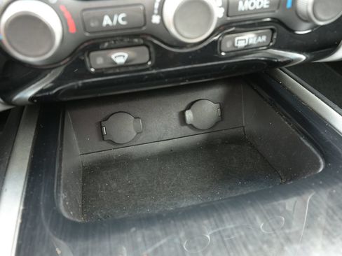 Used 2015 Nissan Pathfinder SV FWD image 31