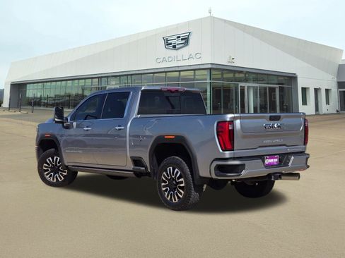 Used 2025 GMC Sierra 2500 Denali Ultimate AWD/4WD image 4